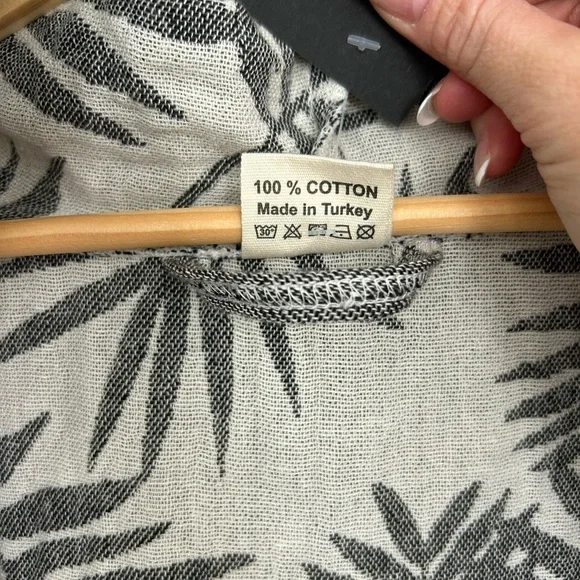 Boho Robe or Cover-Up Size Small NWT - Picture 3 of 7